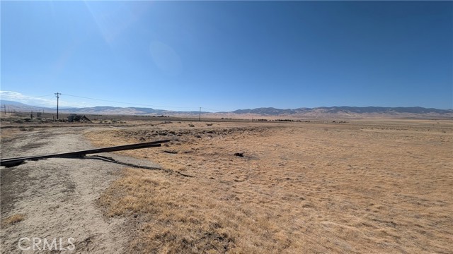275 W Avenue B, Lancaster CA: https://media.crmls.org/medias/19367e43-608b-4784-9367-3feaa4f7cf16.jpg