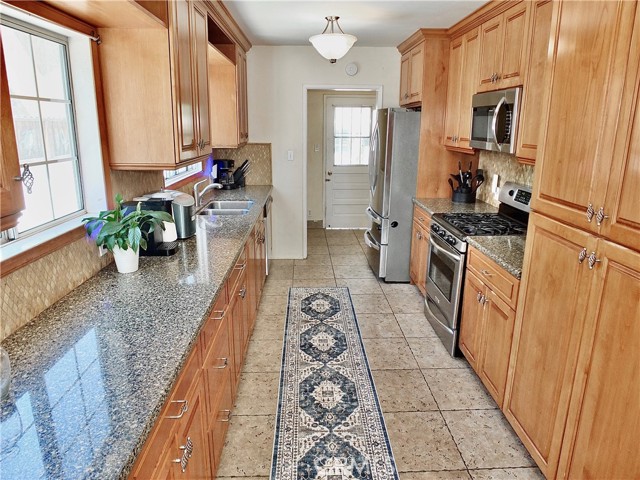4306 Hackett Avenue, Lakewood CA: https://media.crmls.org/medias/1936c4bf-a624-4661-834d-48e9d1db1008.jpg