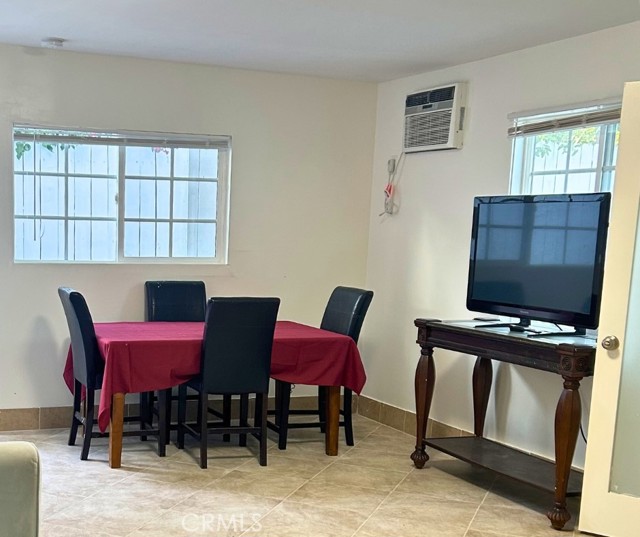 Detail Gallery Image 3 of 10 For 7758 Eton Ave, Canoga Park,  CA 91304 - 1 Beds | 1 Baths