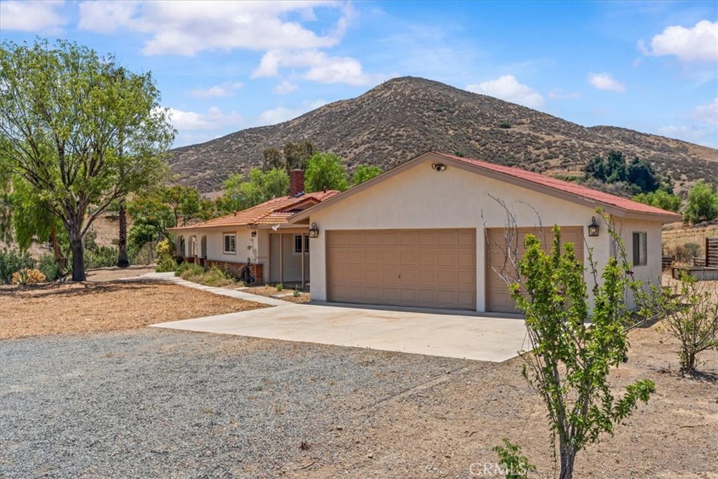 MLS #OC25158307 img 3