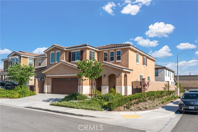 691 Lourdes Lane, Rialto CA: https://media.crmls.org/medias/19383e74-1e72-4d5f-a1a6-dd39ab767fcd.jpg