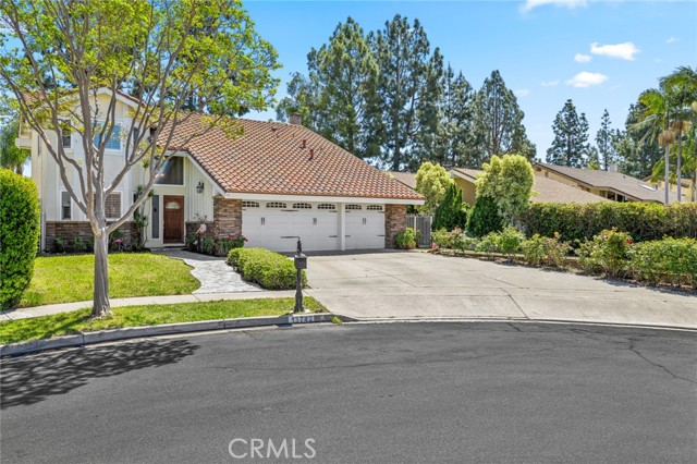 Detail Gallery Image 2 of 32 For 13742 Onkayha Cir, Irvine,  CA 92620 - 4 Beds | 3 Baths