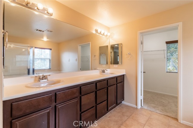 22326 Blue Lupine Circle, Grand Terrace CA: https://media.crmls.org/medias/19388a4a-338c-482c-8b91-44a93721b3ef.jpg