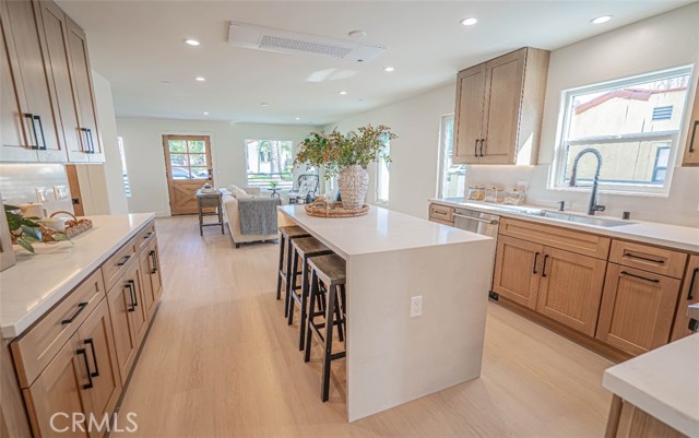 109 S Dunning, Ventura CA: https://media.crmls.org/medias/19394cd8-0fa9-4dca-a058-dfca3717a322.jpg