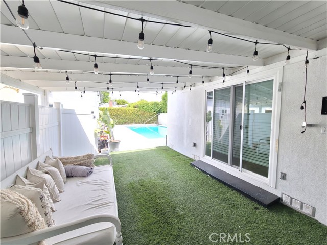 17557 Lemay Place, Lake Balboa CA: https://media.crmls.org/medias/19398756-818f-4492-bec7-03e9818121ac.jpg