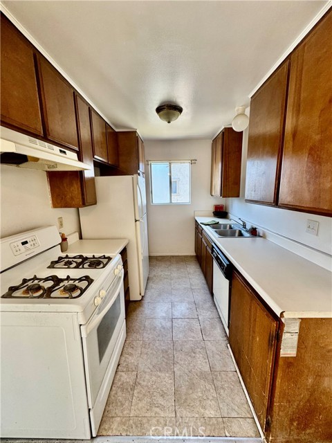 1382 Via Santiago, Corona CA: https://media.crmls.org/medias/193a3202-74cd-493d-95ac-33f6d706228e.jpg