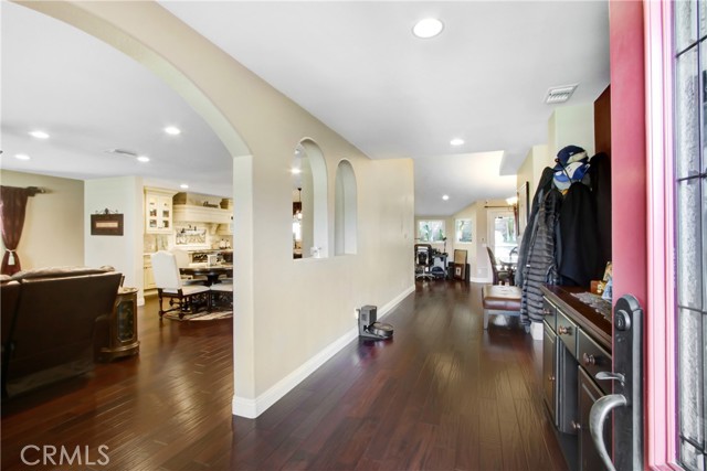 Detail Gallery Image 16 of 45 For 533 Woodhaven Ct, Upland,  CA 91786 - 4 Beds | 3/1 Baths