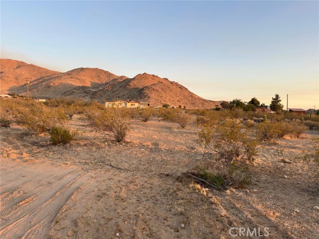 2 Old Mine Road, Apple Valley CA: https://media.crmls.org/medias/193c3e40-9f61-4f63-a243-4784a4144b8f.jpg