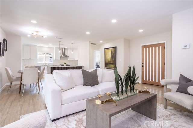 Detail Gallery Image 2 of 33 For 20341 Schoenborn St, Winnetka,  CA 91306 - 3 Beds | 2 Baths