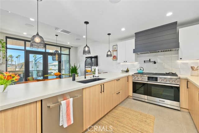Detail Gallery Image 2 of 26 For 502 E Balboa Bld, Newport Beach,  CA 92661 - 3 Beds | 2 Baths