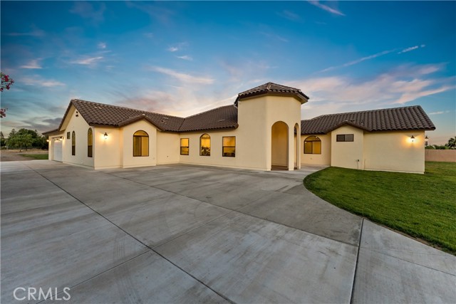 Detail Gallery Image 3 of 34 For 286 N Locan Ave, Fresno,  CA 93737 - 5 Beds | 4/1 Baths