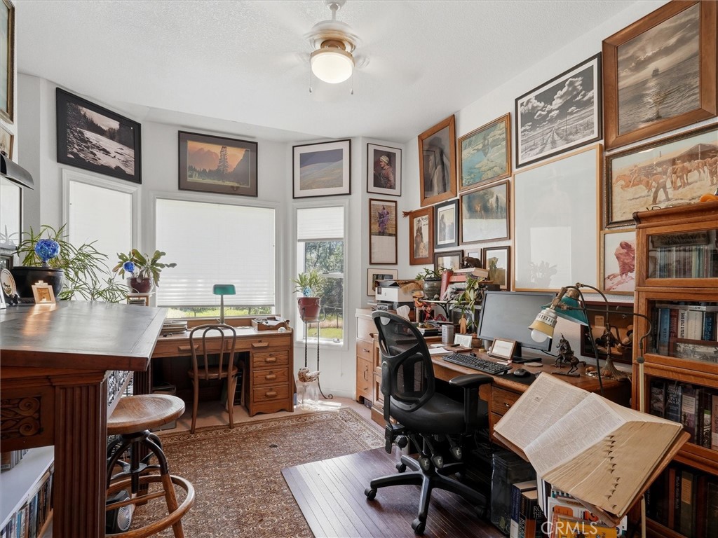 https://media.crmls.org/medias/193e2472-b98a-458a-b921-4ece5afc4a20.jpg?preset=X-Large