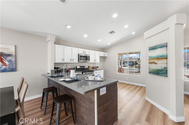 37011 Zinnia Street, Palmdale CA: https://media.crmls.org/medias/193e5939-7328-49ff-b472-74040a4155a2.jpg
