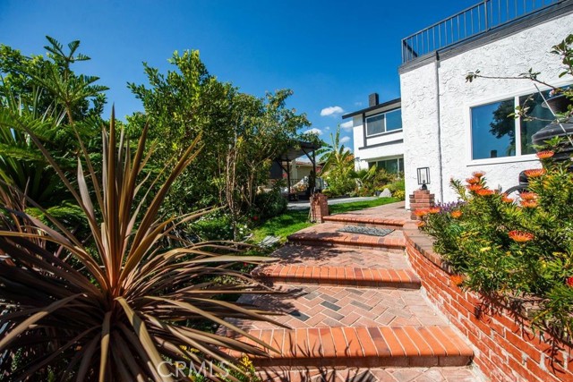 Detail Gallery Image 3 of 49 For 2057 Woodglen St, Simi Valley,  CA 93065 - 4 Beds | 2/1 Baths