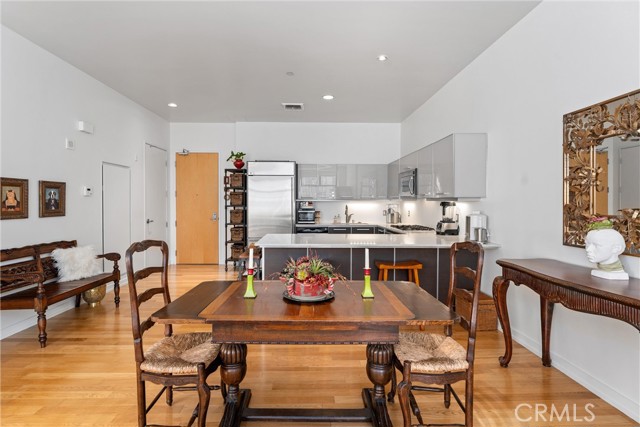 Detail Gallery Image 11 of 42 For 801 S Grand Ave #1404,  Los Angeles,  CA 90017 - 1 Beds | 1 Baths