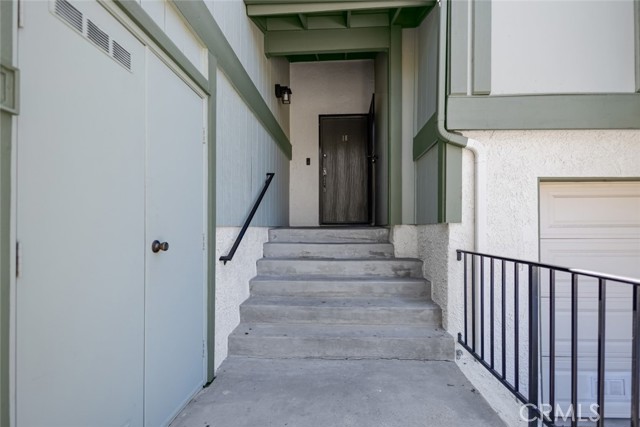 Detail Gallery Image 3 of 40 For 10831 Roycroft St #18,  Sun Valley,  CA 91352 - 3 Beds | 2/1 Baths