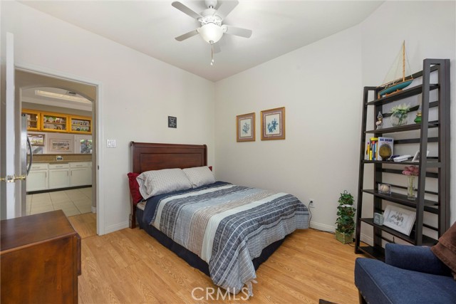 5510 Edge Water Court, Bakersfield CA: https://media.crmls.org/medias/193f2ebe-4919-436d-a6d2-9dd665157b62.jpg