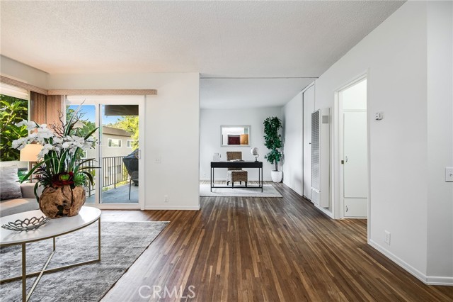 Detail Gallery Image 6 of 24 For 11120 Queensland St #B18,  Los Angeles,  CA 90034 - 1 Beds | 1 Baths