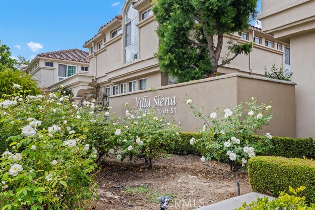Detail Gallery Image 2 of 23 For 2101 E 15th St #7,  Newport Beach,  CA 92663 - 2 Beds | 1/1 Baths