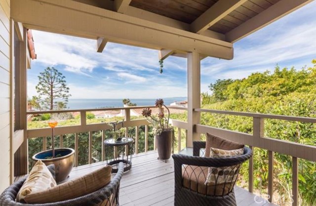 1315 Via Zumaya, Palos Verdes Estates CA: https://media.crmls.org/medias/1940e2c2-a054-499a-a3ca-a7c3e9390247.jpg
