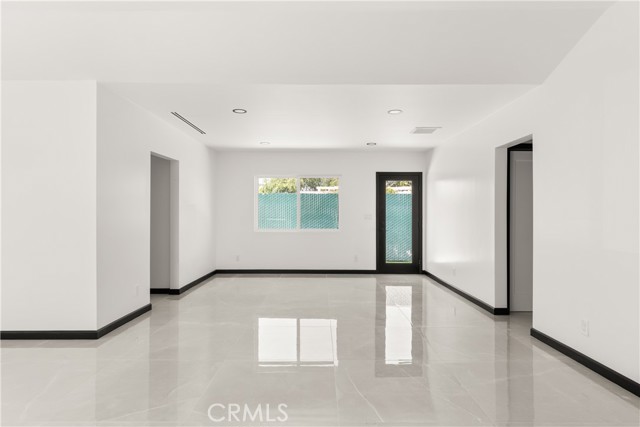 Detail Gallery Image 7 of 33 For 7943 Ledge Ave, Sun Valley,  CA 91352 - 3 Beds | 3 Baths