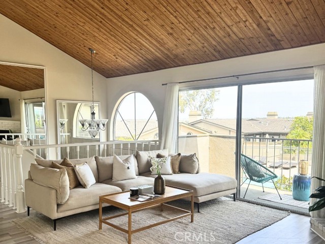 Front Image Thumbnail for CROC26044988