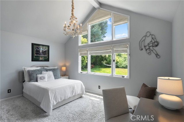 11818 Laurel Hills Road, Studio City CA: https://media.crmls.org/medias/1941b157-c066-403b-958e-5c47a929a4ce.jpg