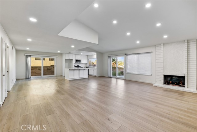 Front Image Thumbnail for CROC26048026