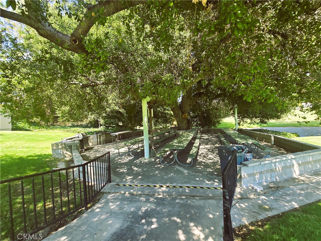 https://media.crmls.org/medias/19420f32-8d09-4ebc-8e04-5a2879accb82.jpg?preset=X-Large
