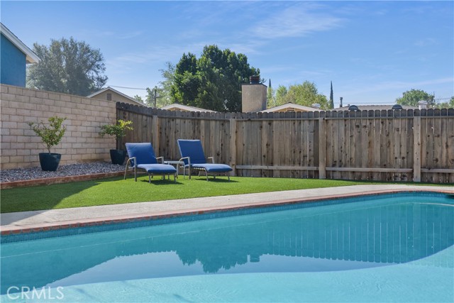 Pool/sitting area