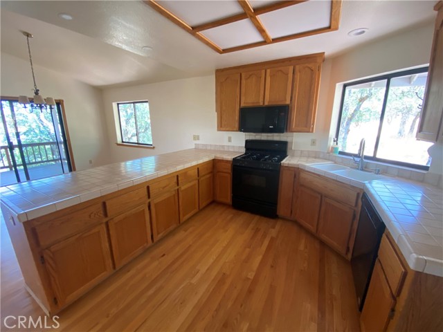 19232 N Shore Court, Hidden Valley Lake CA: https://media.crmls.org/medias/19443ed4-7a17-4223-85d3-d2a8030b3e22.jpg