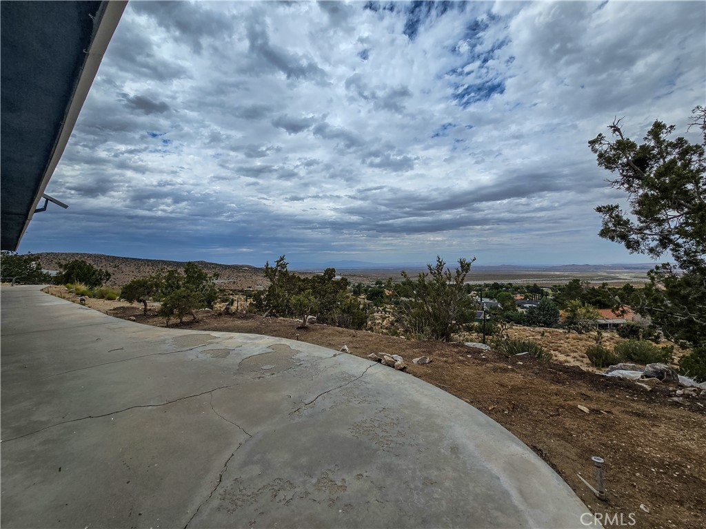 https://media.crmls.org/medias/19446b3f-021f-4764-9ee6-1f7901422438.jpg?preset=X-Large