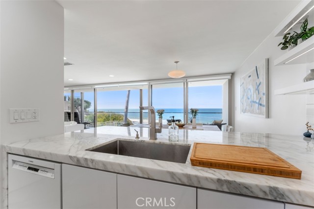 1585 S Coast, Laguna Beach CA: https://media.crmls.org/medias/1944ad20-3801-4531-b975-c786e7b1b12c.jpg