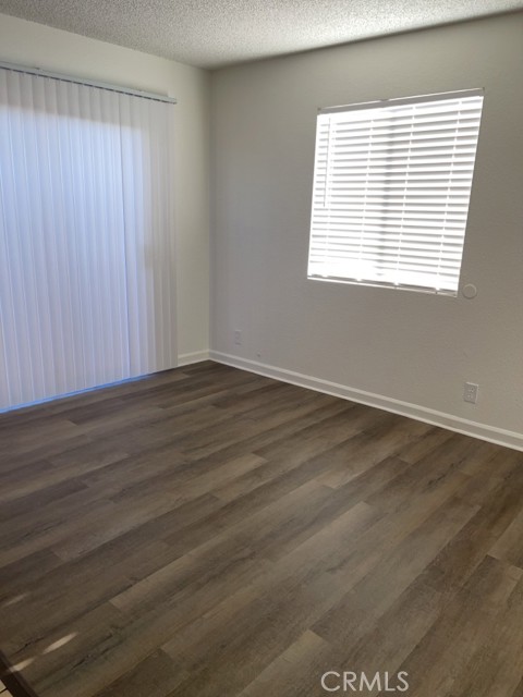 Detail Gallery Image 3 of 14 For 13757 Greenwood Pl #1,  Victorville,  CA 92395 - 3 Beds | 2 Baths