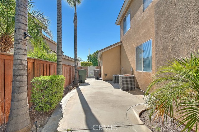 8758 Aspen Court, Riverside CA: https://media.crmls.org/medias/19459519-cd69-493a-8fa1-195ff1559f5f.jpg
