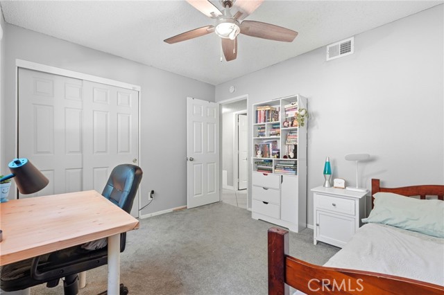 Detail Gallery Image 17 of 41 For 23943 via Flamenco, Valencia,  CA 91355 - 5 Beds | 3 Baths