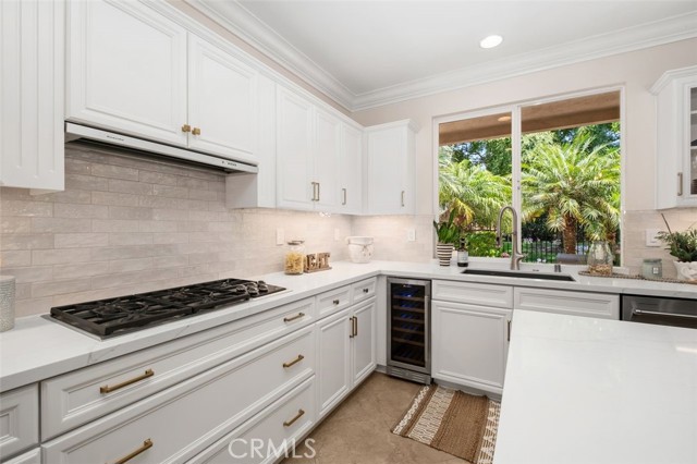 Detail Gallery Image 9 of 33 For 18742 Calera Ln, Huntington Beach,  CA 92648 - 4 Beds | 4/1 Baths