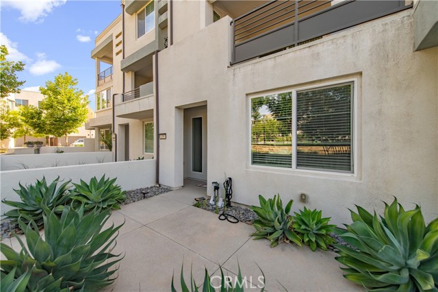 Detail Gallery Image 4 of 34 For 155 Frame, Irvine,  CA 92618 - 3 Beds | 3/1 Baths