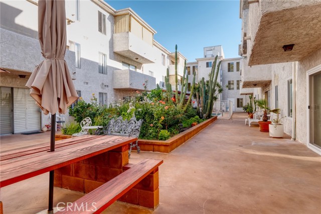 Detail Gallery Image 25 of 27 For 1422 Rock Glen #309,  Glendale,  CA 91205 - 2 Beds | 2 Baths