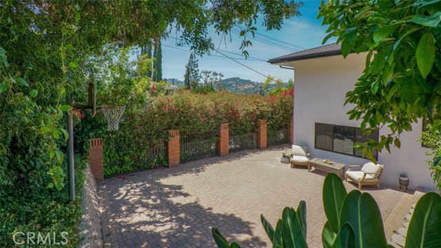 Detail Gallery Image 47 of 57 For 22914 Gershwin Dr, Woodland Hills,  CA 91364 - 5 Beds | 4/1 Baths