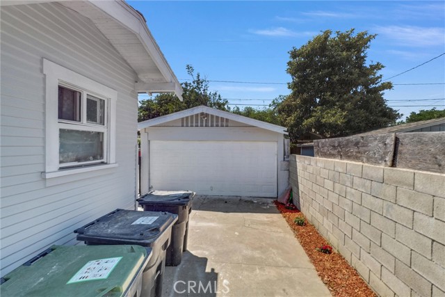 820 S Van Ness Avenue, Santa Ana CA: https://media.crmls.org/medias/19492612-ecfe-4dc1-98c9-bfcc9968a120.jpg