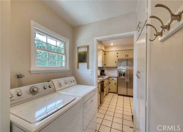 430 N Canyon Boulevard, Monrovia CA: https://media.crmls.org/medias/19498fa6-e8db-4f29-a729-56ea2ba3570b.jpg
