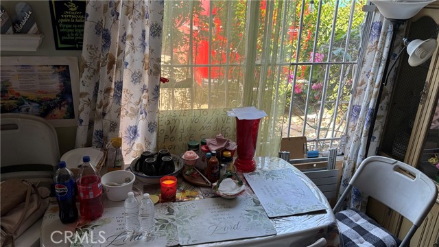 132 W 80th Street, Los Angeles CA: https://media.crmls.org/medias/1949a9a3-a6bb-4673-aa10-f490bb595f1c.jpg