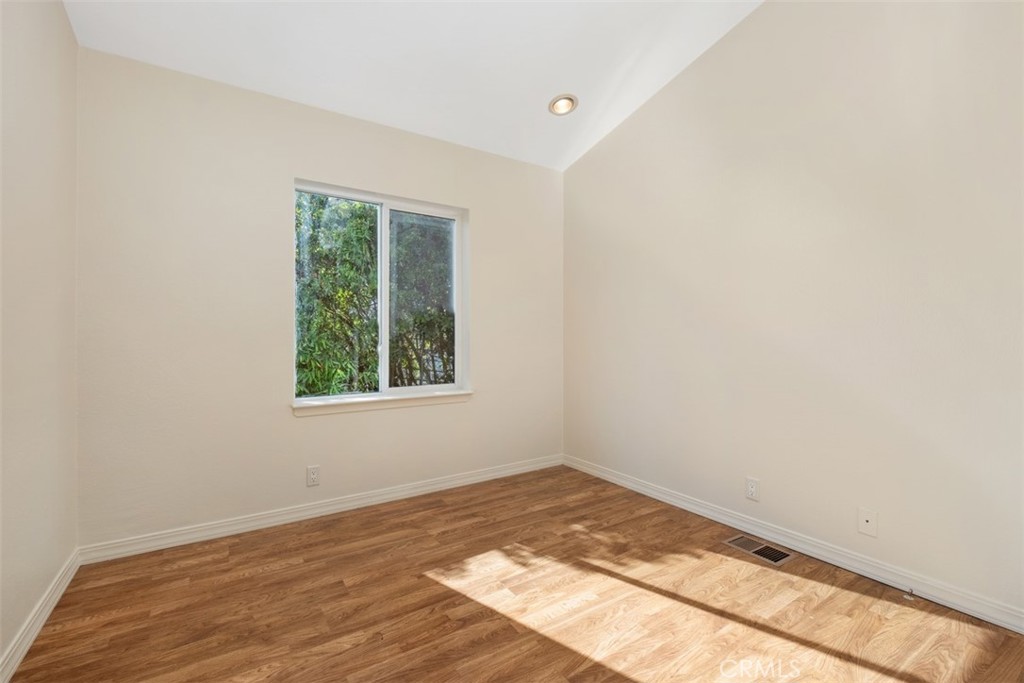 MLS #OC25252846 image #22