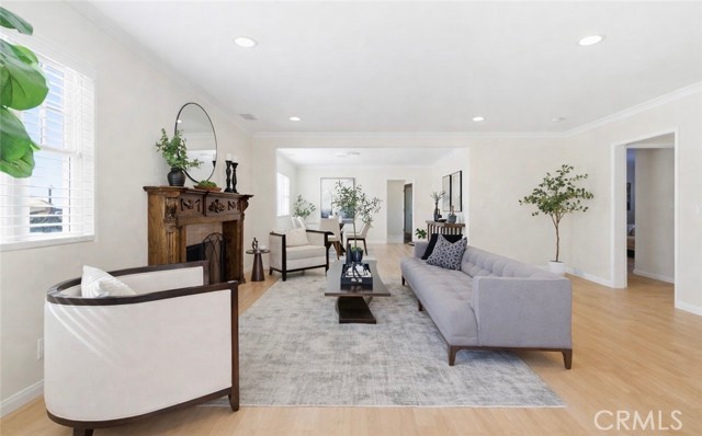 Detail Gallery Image 4 of 40 For 12317 Navy Street, Los Angeles,  CA 90066 - 3 Beds | 3 Baths