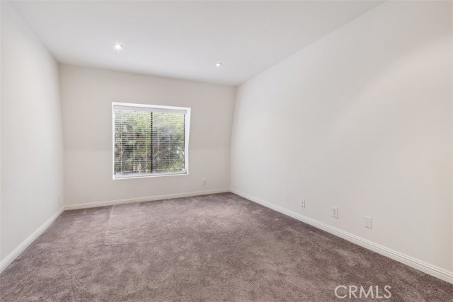 Detail Gallery Image 7 of 25 For 14315 Riverside Dr #209,  Sherman Oaks,  CA 91423 - 2 Beds | 2 Baths