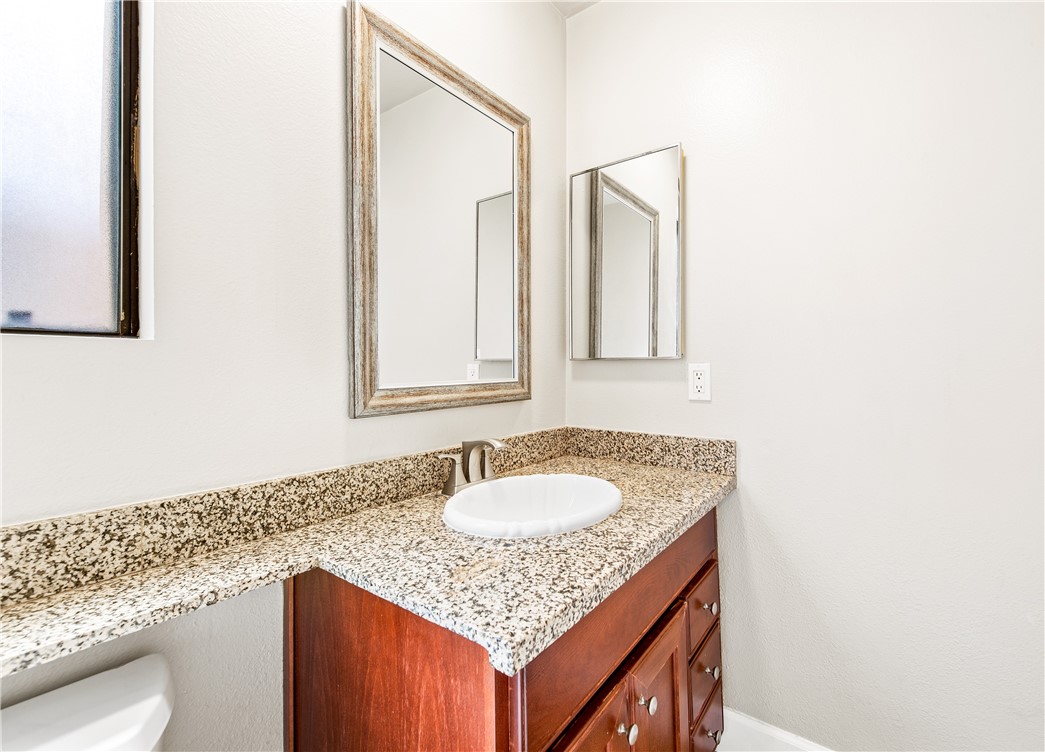 Detail Gallery Image 10 of 48 For 305 E Sunset St, Long Beach,  CA 90805 - 3 Beds | 2/1 Baths