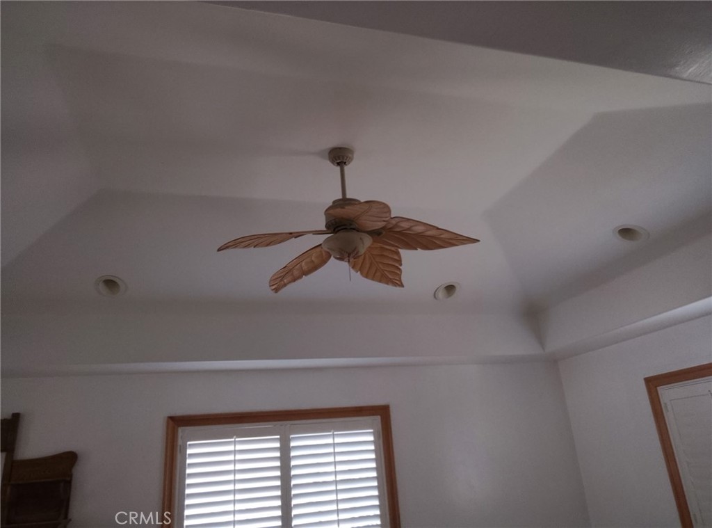 https://media.crmls.org/medias/194ae646-cee7-400b-b49a-8d2760d1c86b.jpg?preset=X-Large