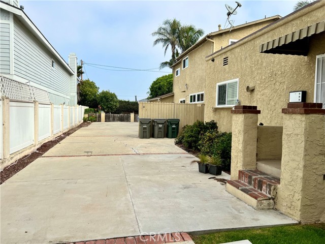 Detail Gallery Image 5 of 39 For 2121 Curtis Ave, Redondo Beach,  CA 90278 - 4 Beds | 3 Baths