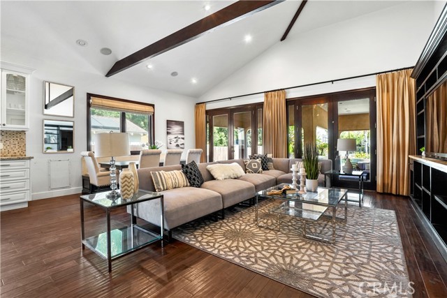 22953 Oxnard Street photo 3
